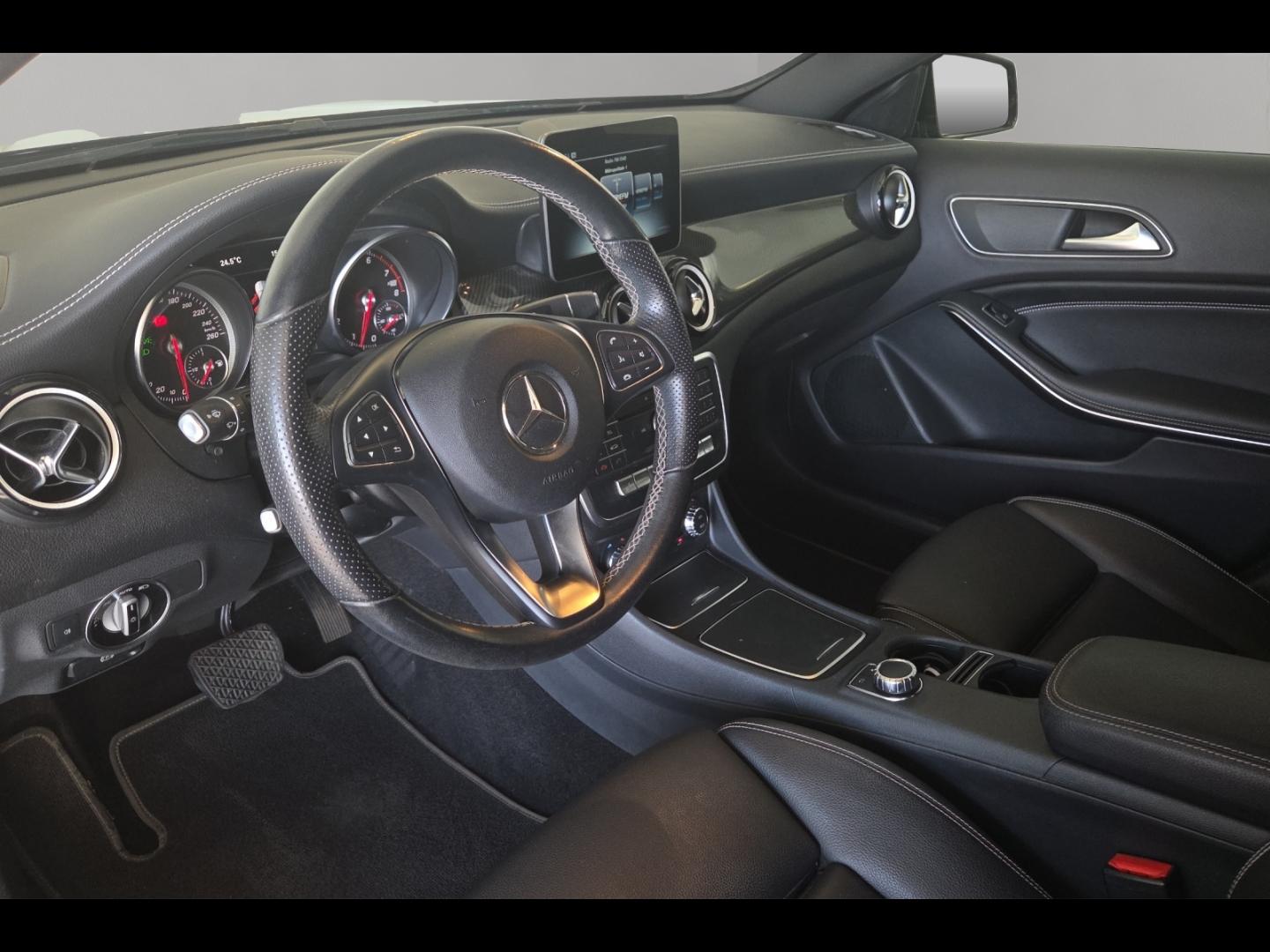 Image MERCEDES-BENZ GLA 180 122ch Sport Edition 7G-DCT Euro6d-T