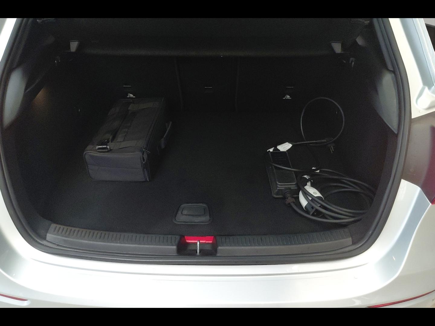 Image MERCEDES-BENZ Classe A 250 e 160+102ch Business Line 8G-DCT 8cv