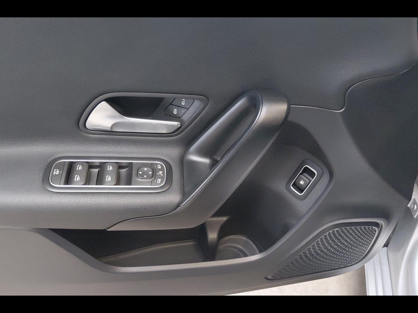 Image MERCEDES-BENZ Classe A 250 e 160+102ch Business Line 8G-DCT 8cv