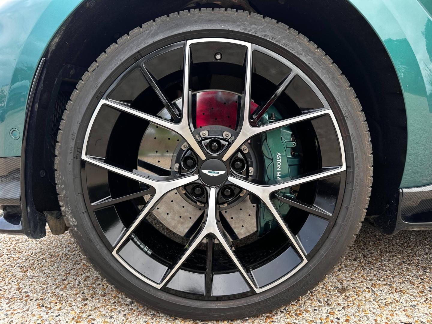 Image ASTON MARTIN DBX 4.0 V8 biturbo 707ch BVA9