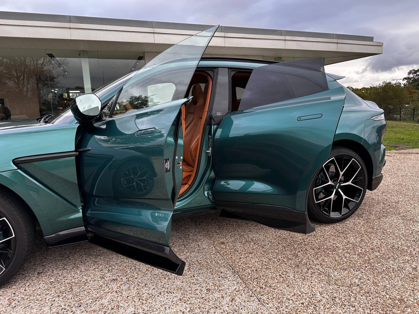 Image ASTON MARTIN DBX 4.0 V8 biturbo 707ch BVA9