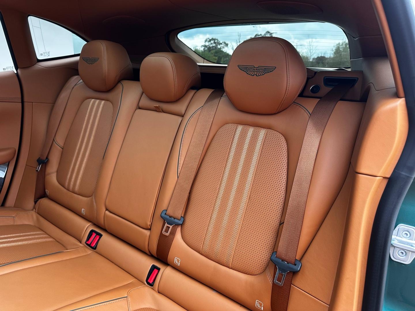 Image ASTON MARTIN DBX 4.0 V8 biturbo 707ch BVA9