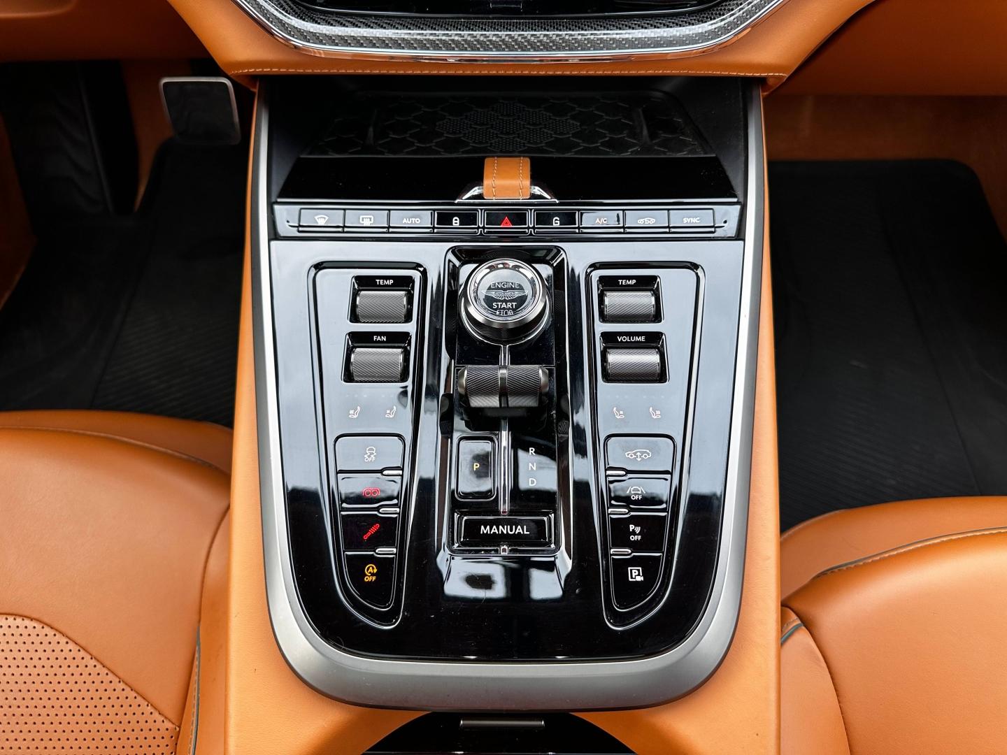 Image ASTON MARTIN DBX 4.0 V8 biturbo 707ch BVA9
