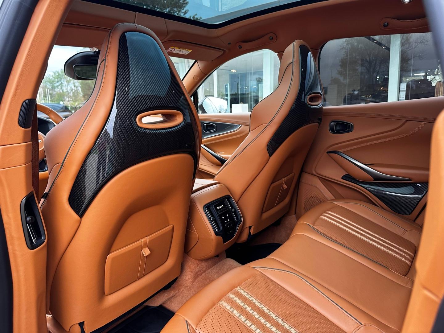 Image ASTON MARTIN DBX 4.0 V8 biturbo 707ch BVA9