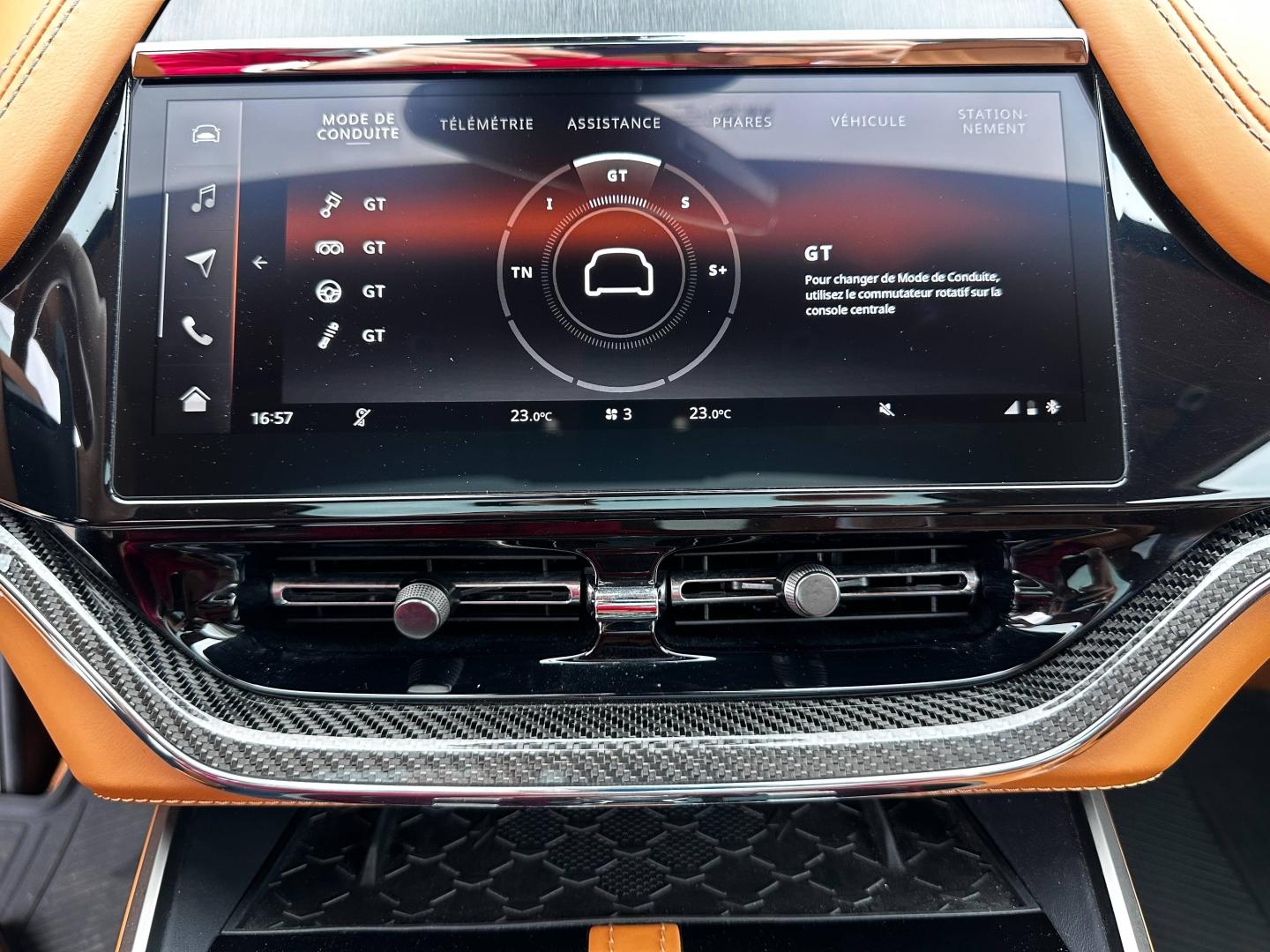 Image ASTON MARTIN DBX 4.0 V8 biturbo 707ch BVA9