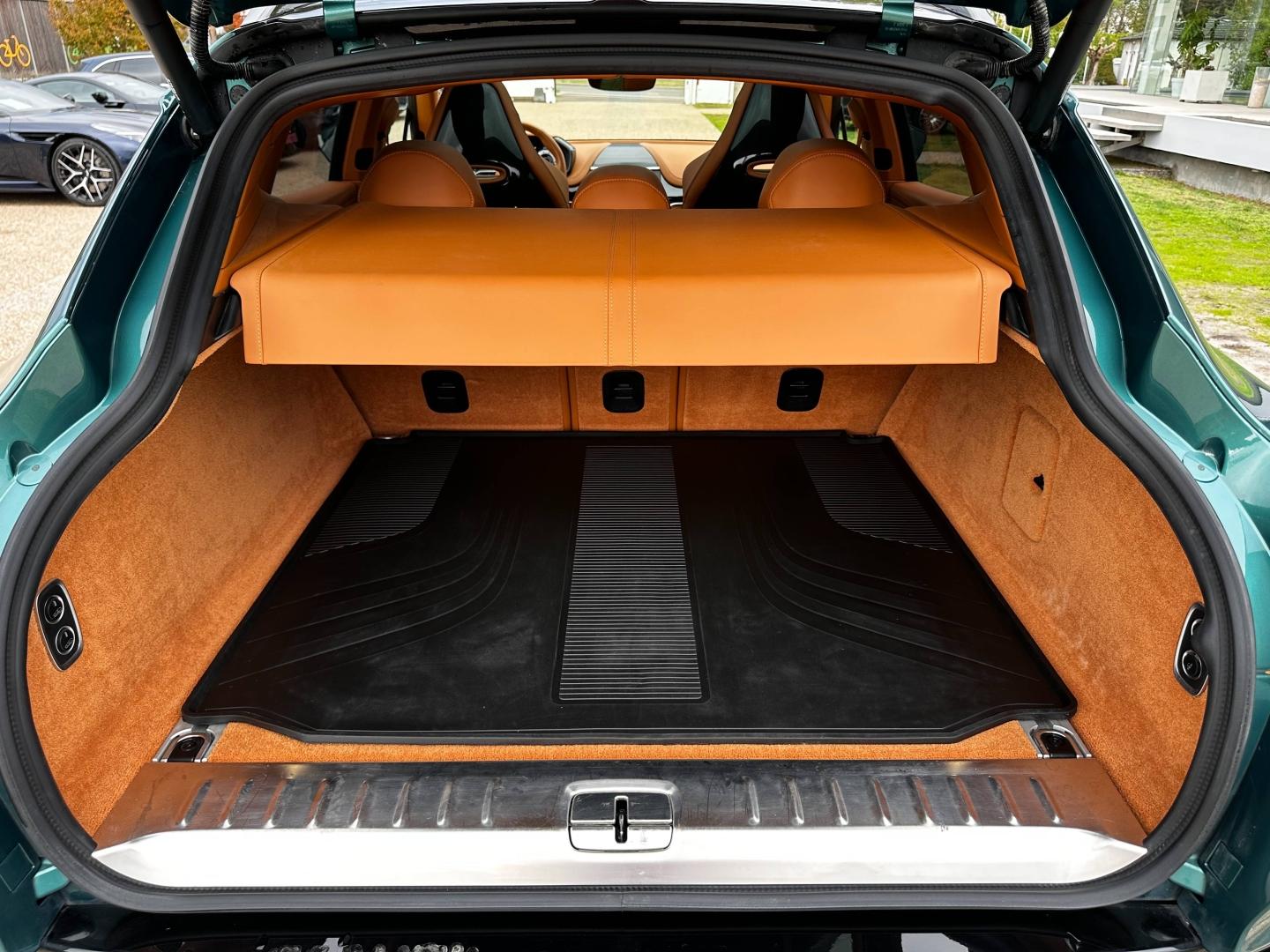 Image ASTON MARTIN DBX 4.0 V8 biturbo 707ch BVA9