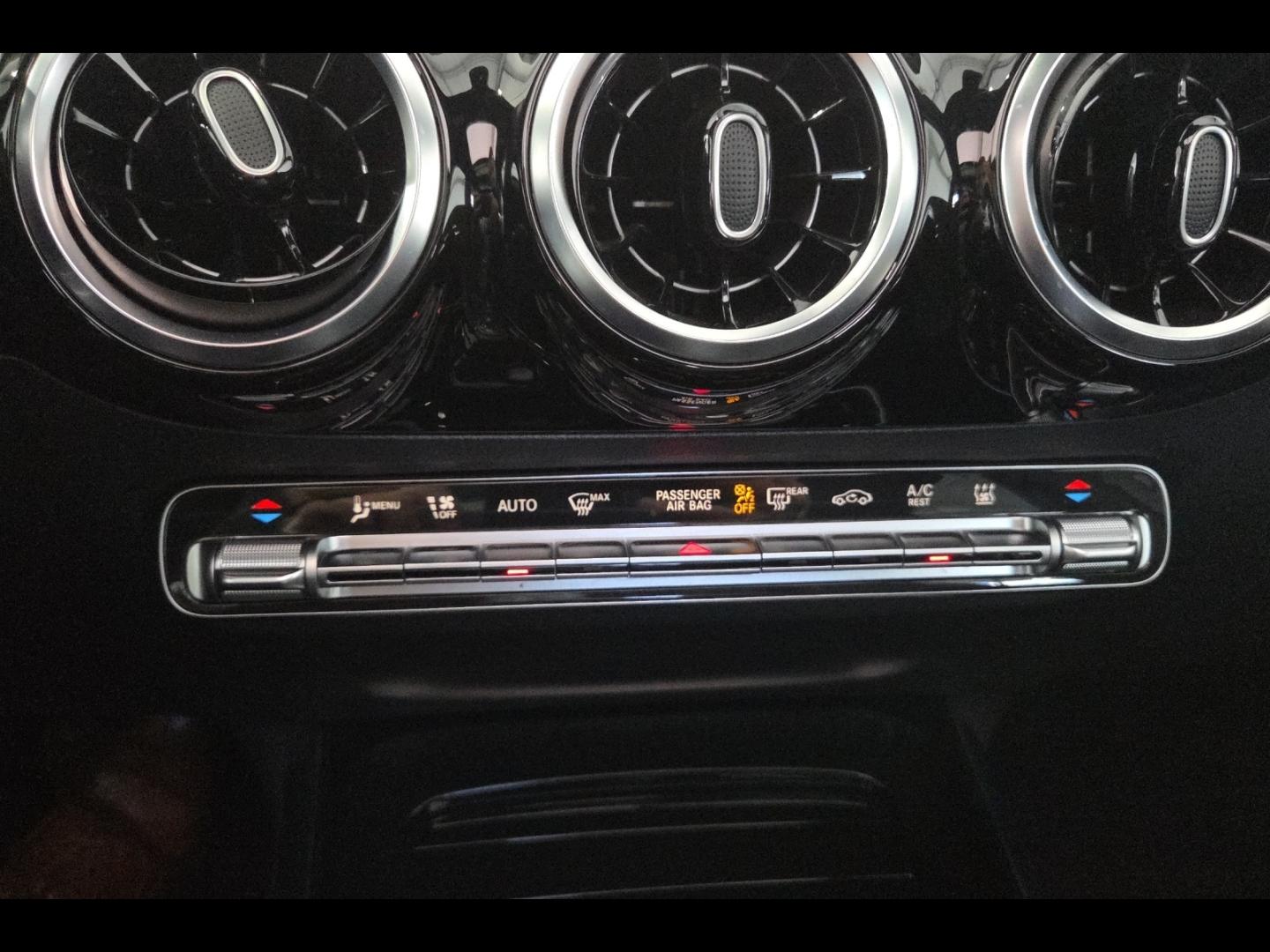 Image MERCEDES-BENZ GLA 250 e 160+102ch Business Line 8G-DCT