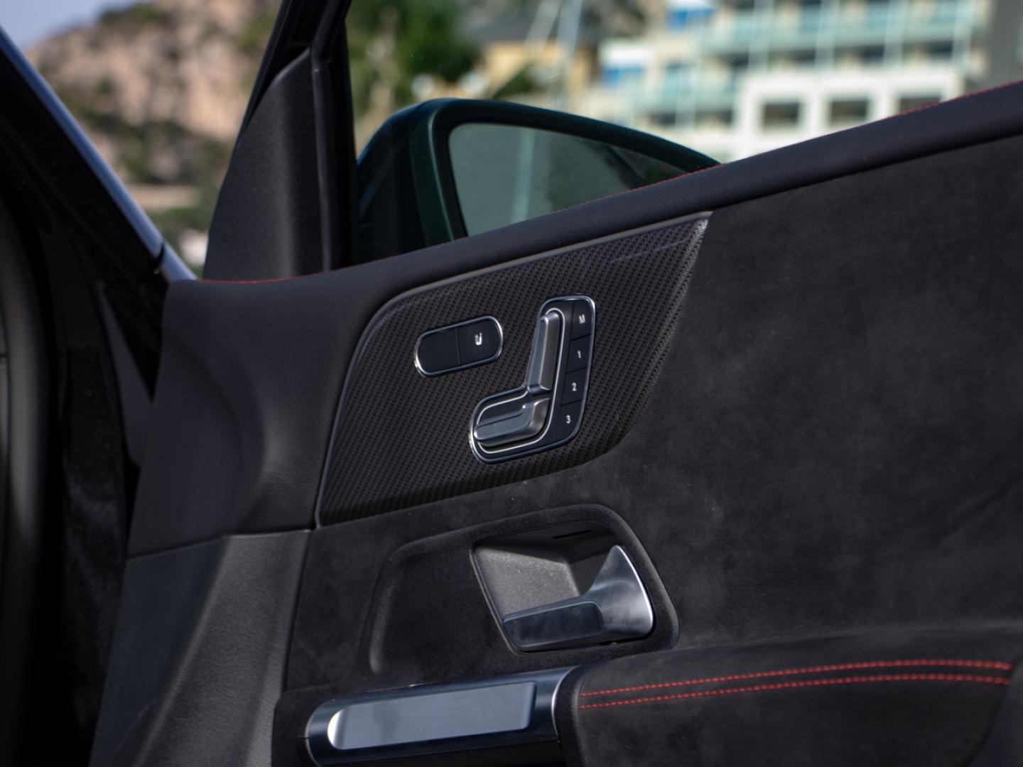 Image MERCEDES-BENZ GLB 200 d 150ch AMG Line 8G-DCT