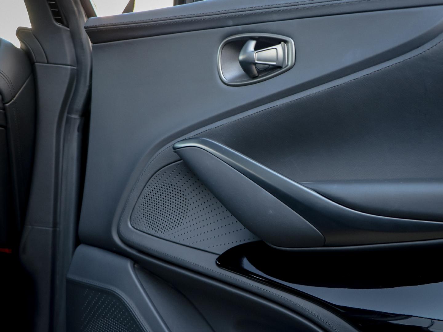 Image ASTON MARTIN DBX 4.0 V8 biturbo 707ch BVA9