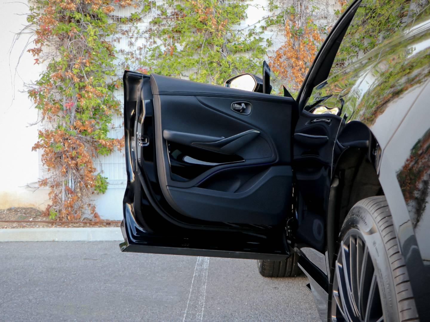 Image ASTON MARTIN DBX 4.0 V8 biturbo 707ch BVA9