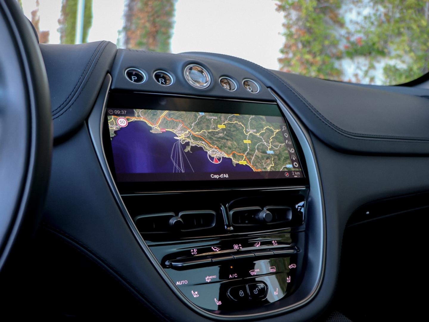 Image ASTON MARTIN DBX 4.0 V8 biturbo 707ch BVA9