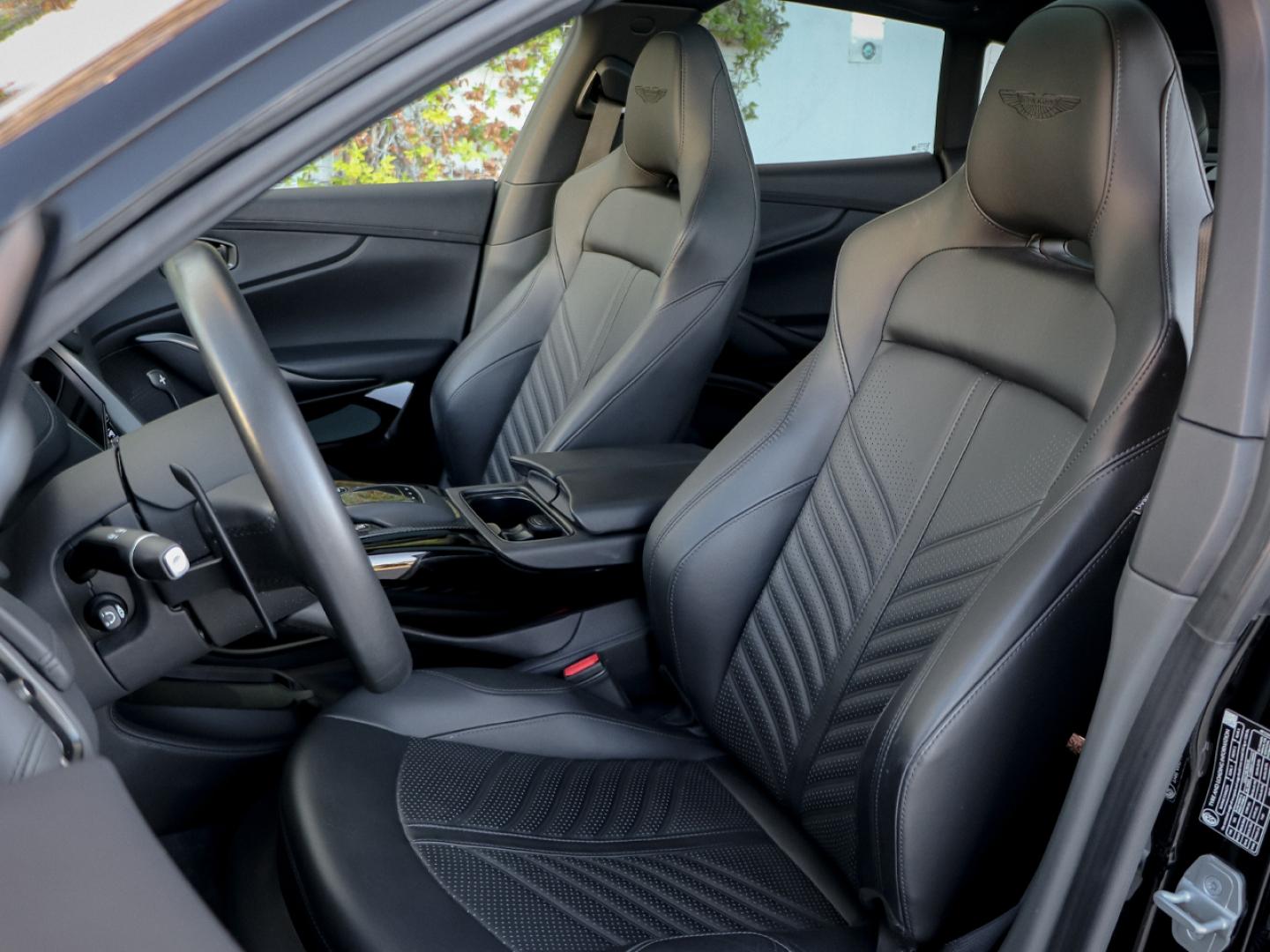 Image ASTON MARTIN DBX 4.0 V8 biturbo 707ch BVA9