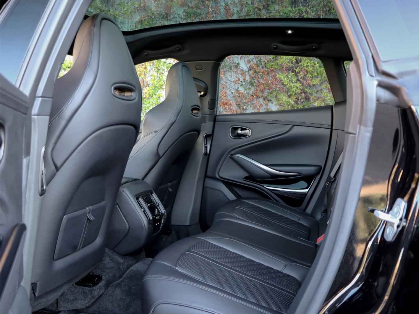 Image ASTON MARTIN DBX 4.0 V8 biturbo 707ch BVA9