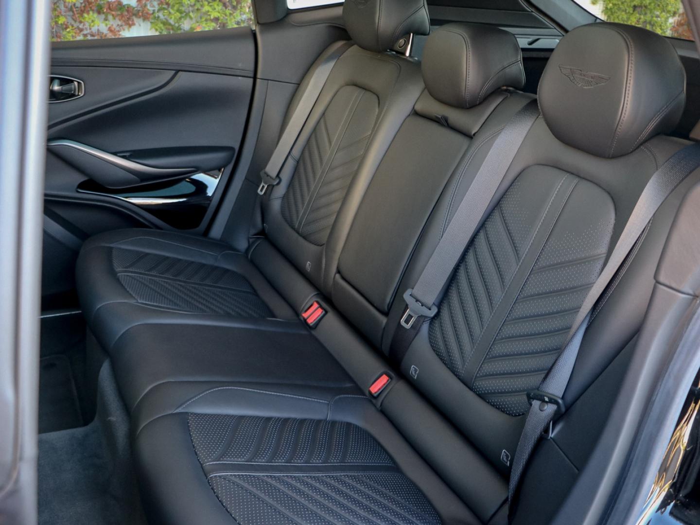 Image ASTON MARTIN DBX 4.0 V8 biturbo 707ch BVA9