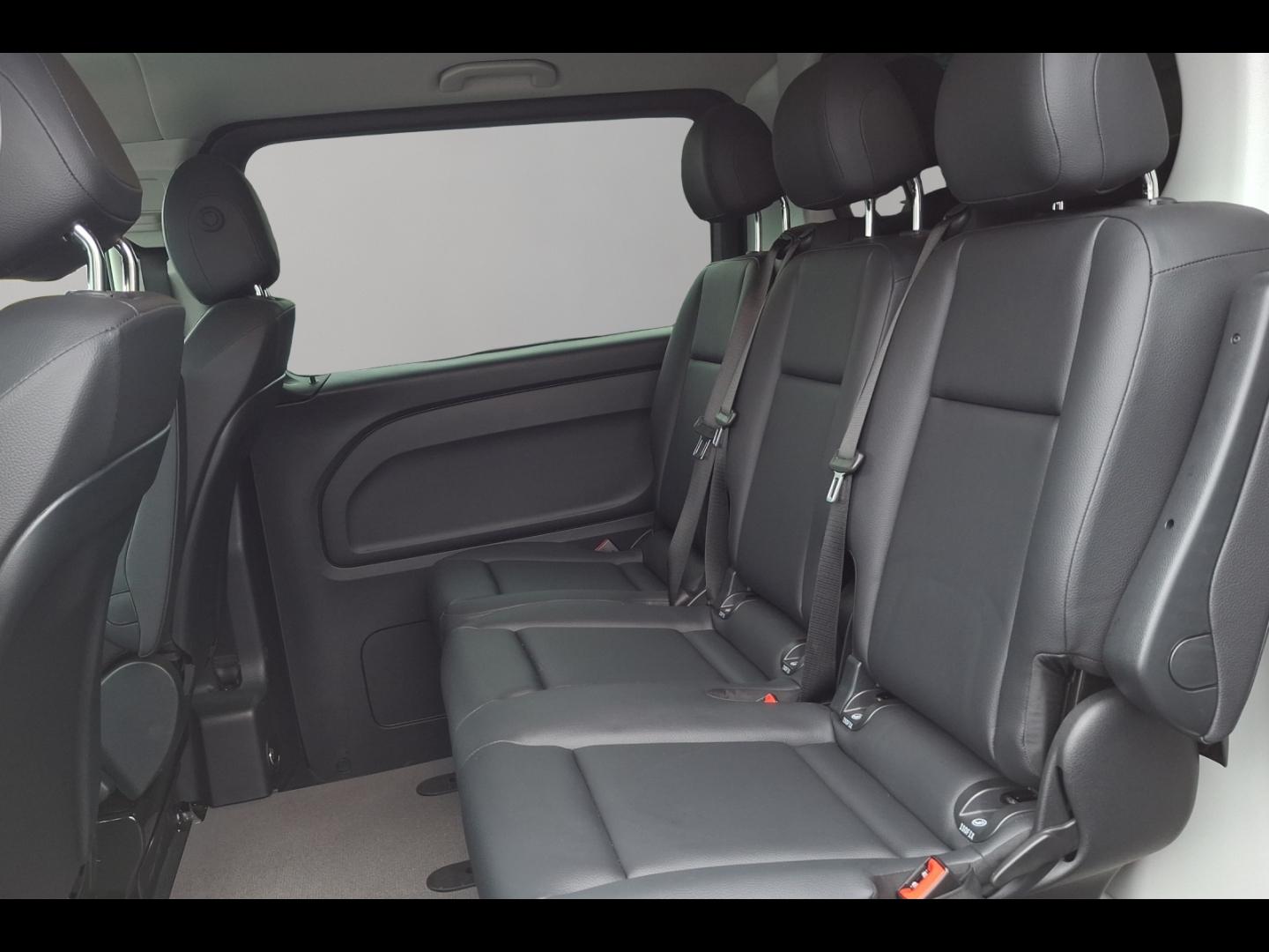 Image MERCEDES-BENZ Vito Fg 119 CDI Mixto Long Select 4X4 Propulsion 9G-Tronic