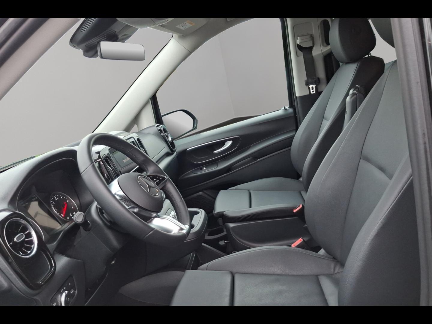 Image MERCEDES-BENZ Vito Fg 119 CDI Mixto Long Select 4X4 Propulsion 9G-Tronic