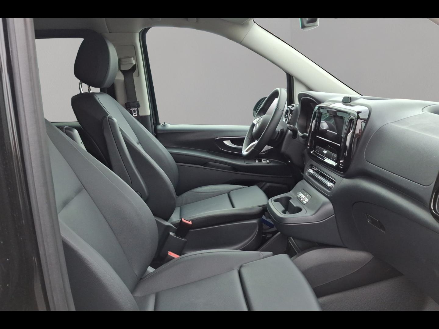 Image MERCEDES-BENZ Vito Fg 119 CDI Mixto Long Select 4X4 Propulsion 9G-Tronic