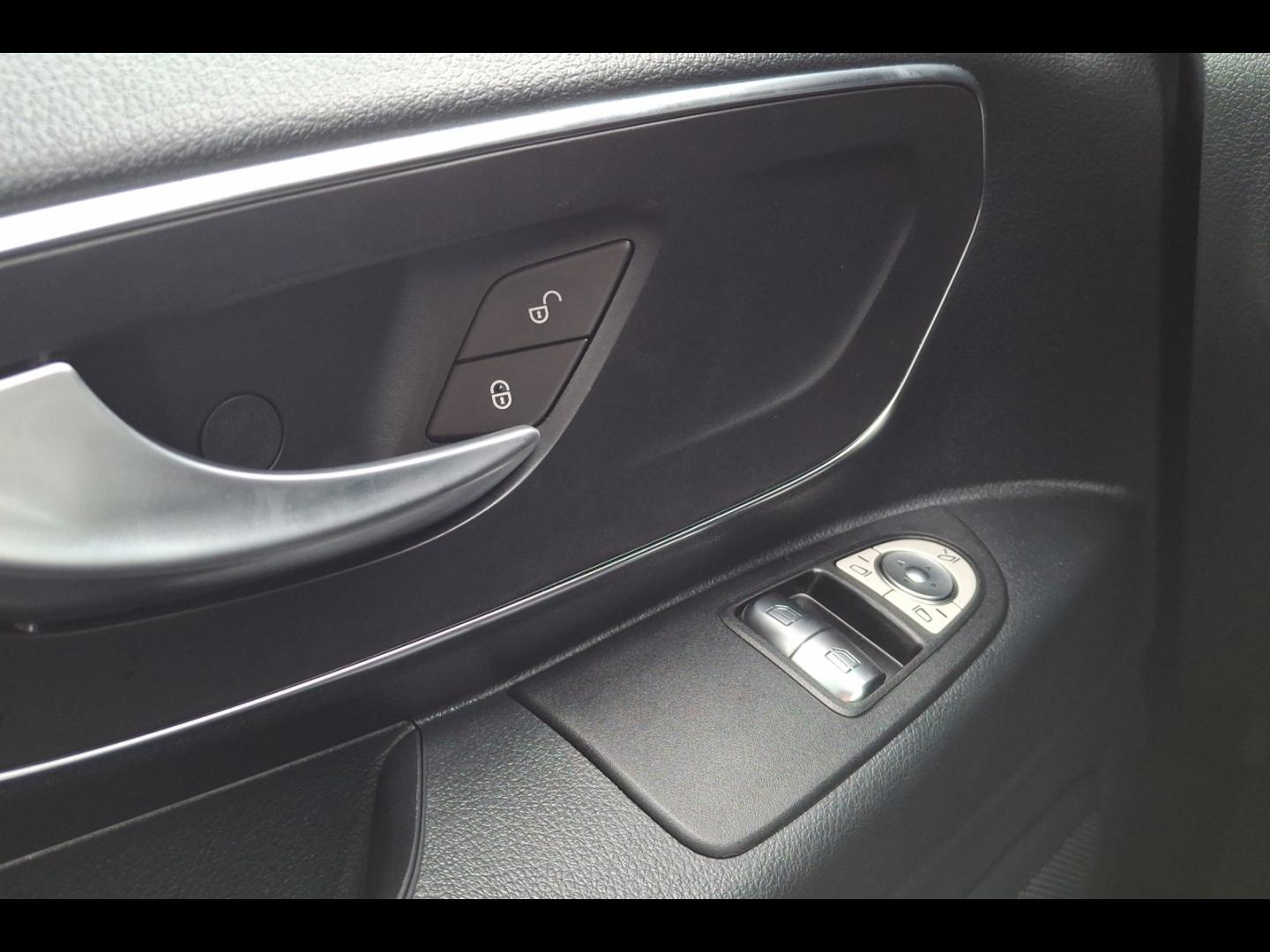 Image MERCEDES-BENZ Vito Fg 119 CDI Mixto Long Select 4X4 Propulsion 9G-Tronic