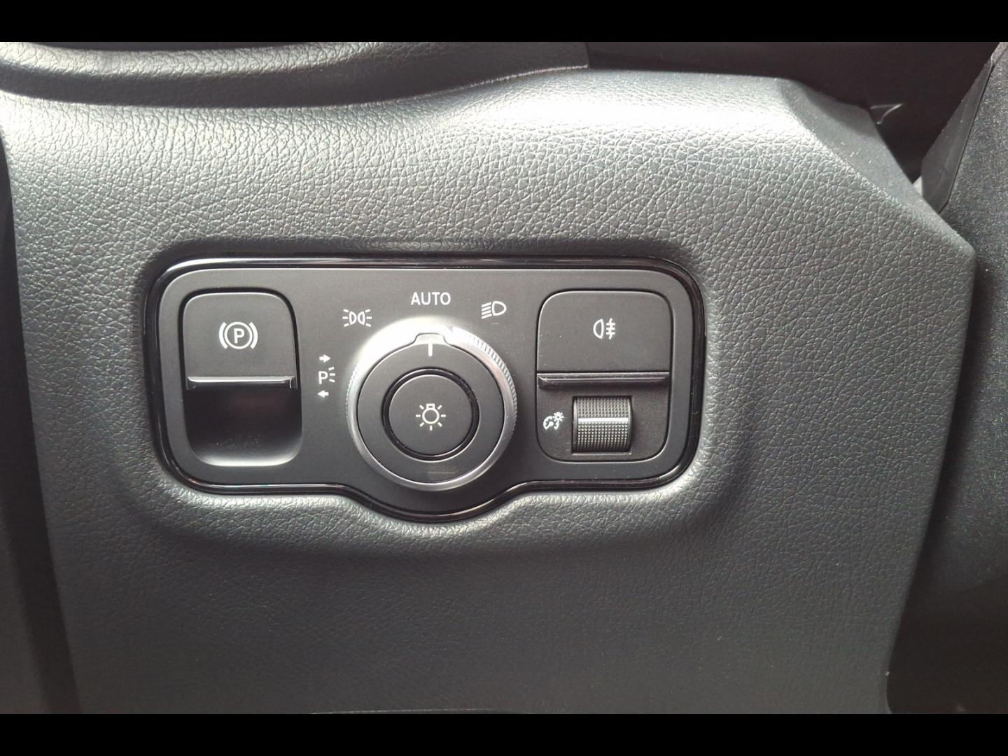Image MERCEDES-BENZ Vito Fg 119 CDI Mixto Long Select 4X4 Propulsion 9G-Tronic