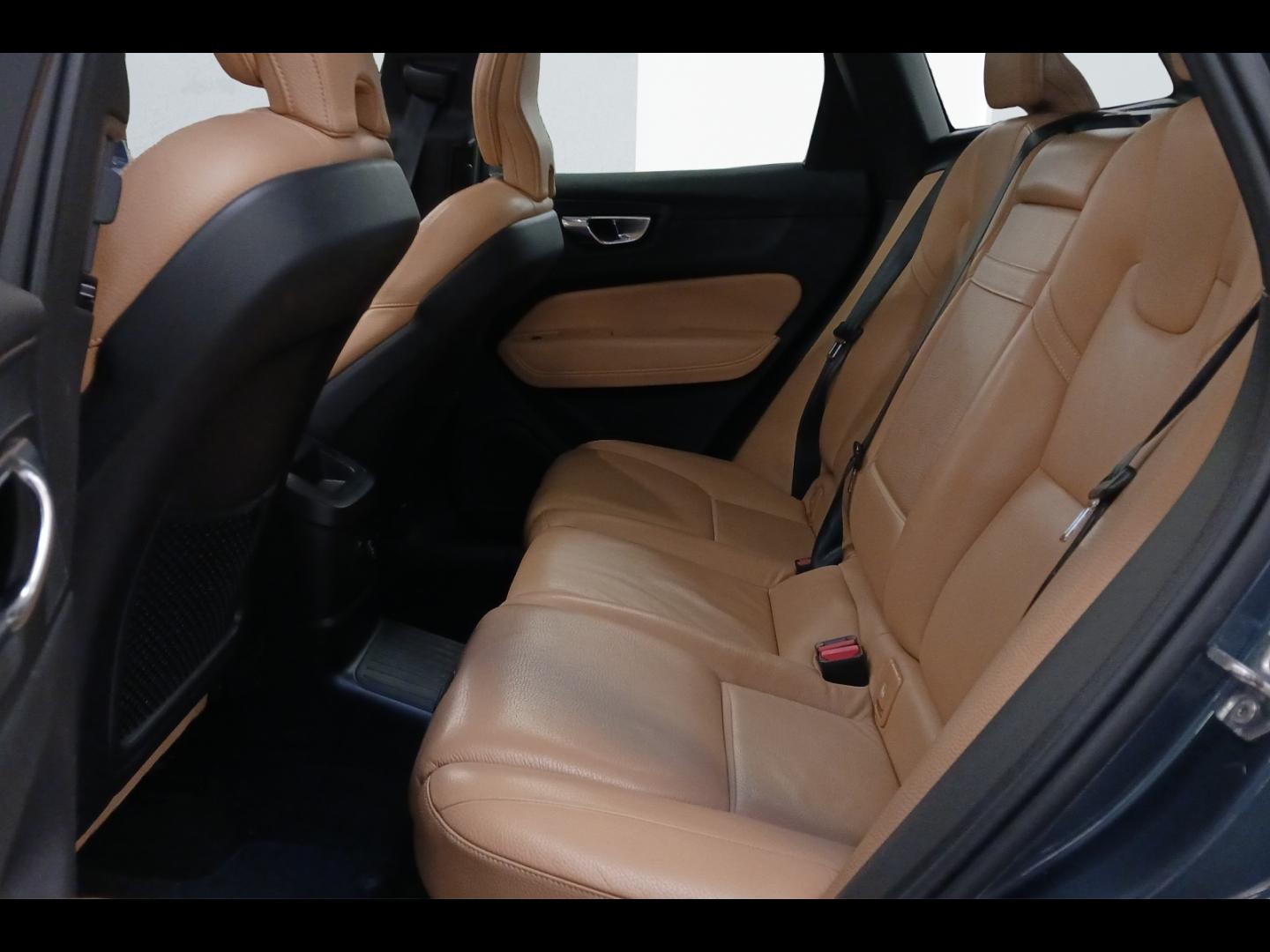 Image VOLVO XC60 T8 Twin Engine 303 + 87ch Business Executive Geartronic