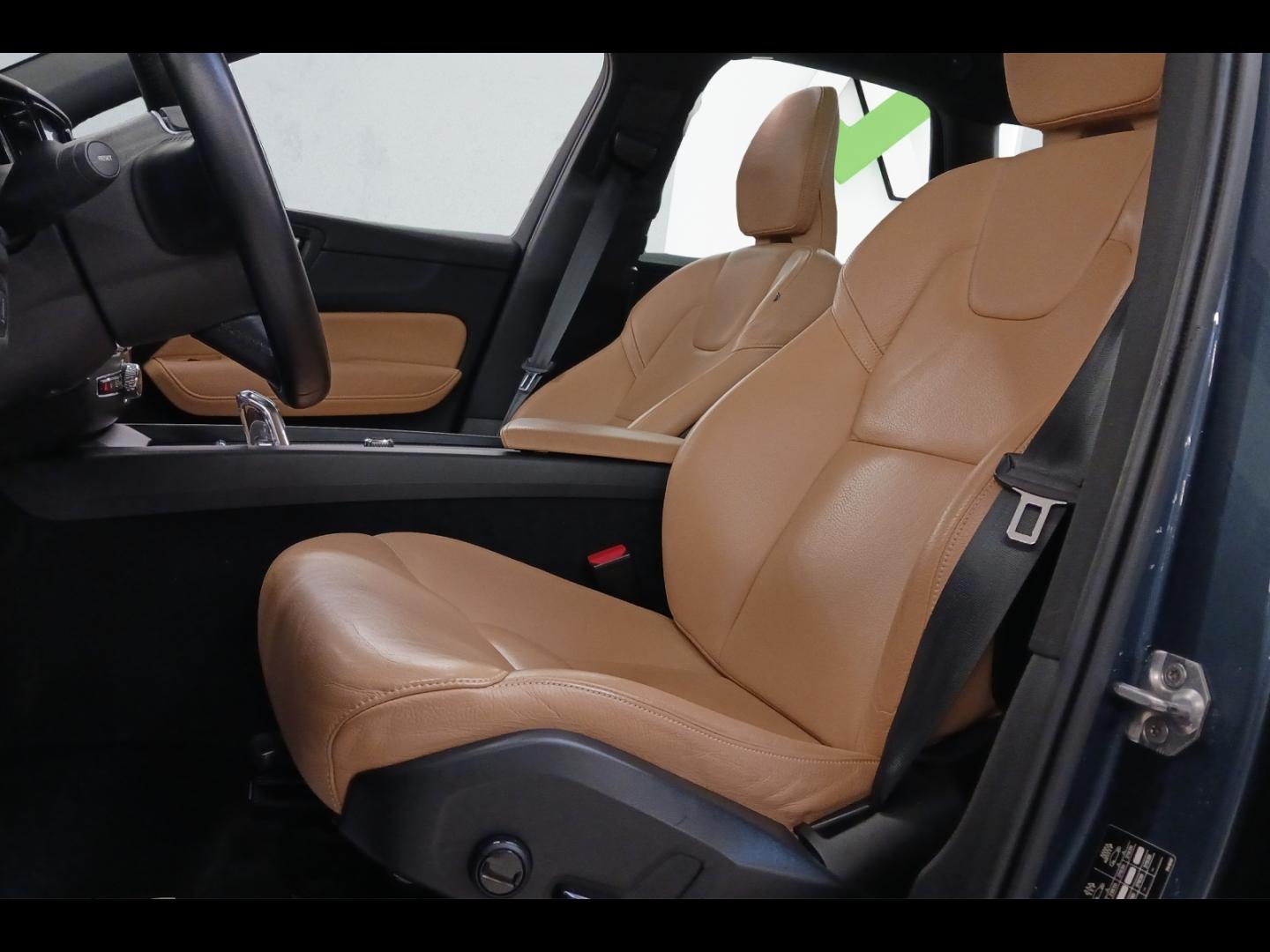 Image VOLVO XC60 T8 Twin Engine 303 + 87ch Business Executive Geartronic