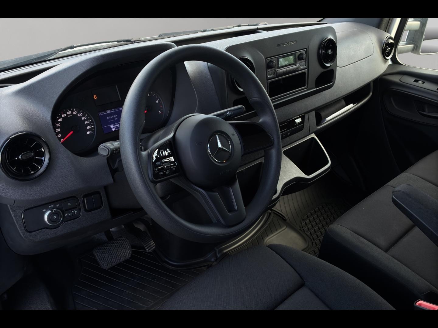 Image MERCEDES-BENZ Sprinter CCb 519 CDI 43 5T Propulsion 9G-Tronic Caisse + hayon