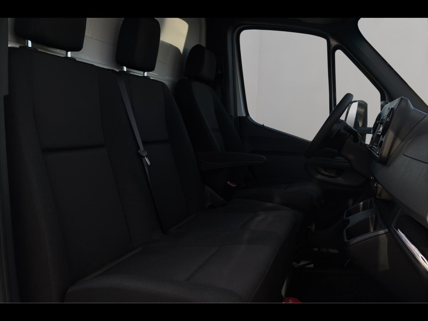 Image MERCEDES-BENZ Sprinter CCb 519 CDI 43 5T Propulsion 9G-Tronic Caisse + hayon