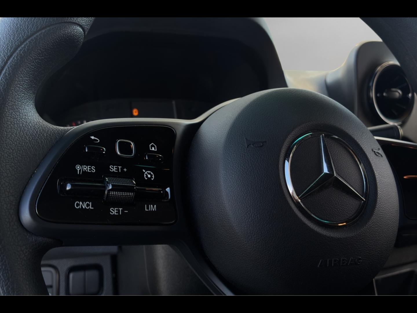 Image MERCEDES-BENZ Sprinter CCb 519 CDI 43 5T Propulsion 9G-Tronic Caisse + hayon