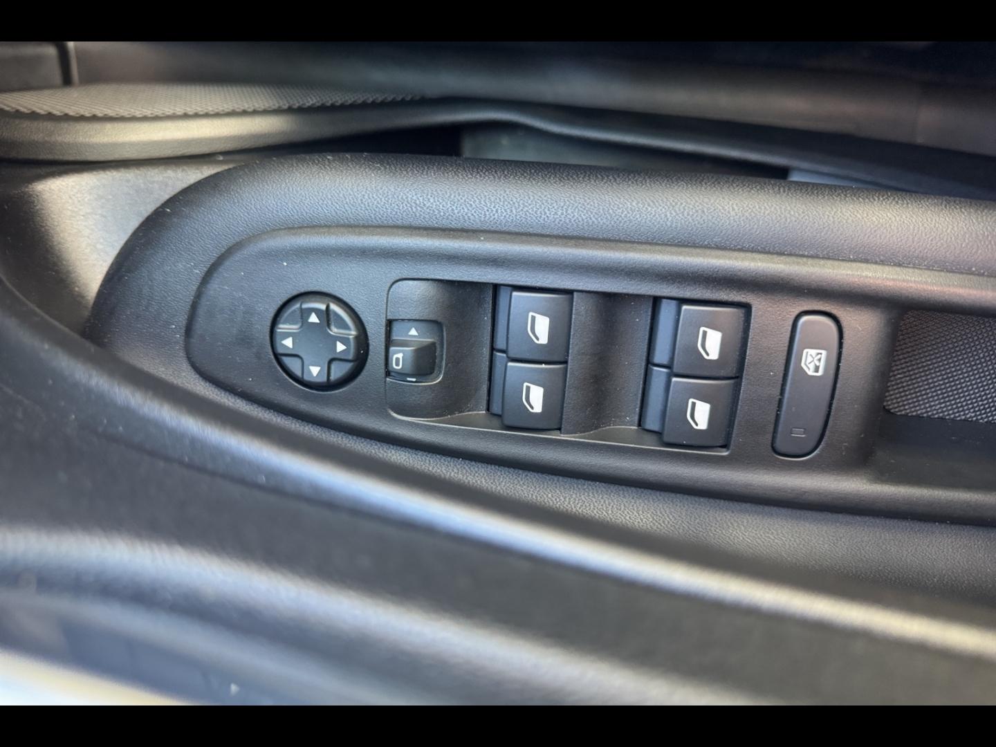 Image JEEP Avenger 1.2 Turbo T3 100ch Altitude