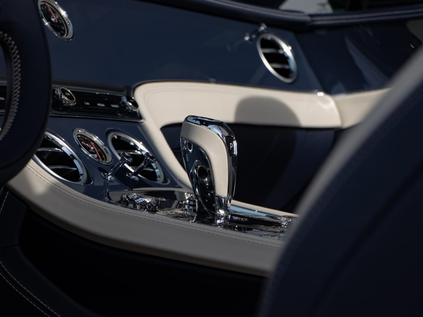 Image BENTLEY CONTINENTAL GTC V8 4.0 Hybrid 680ch