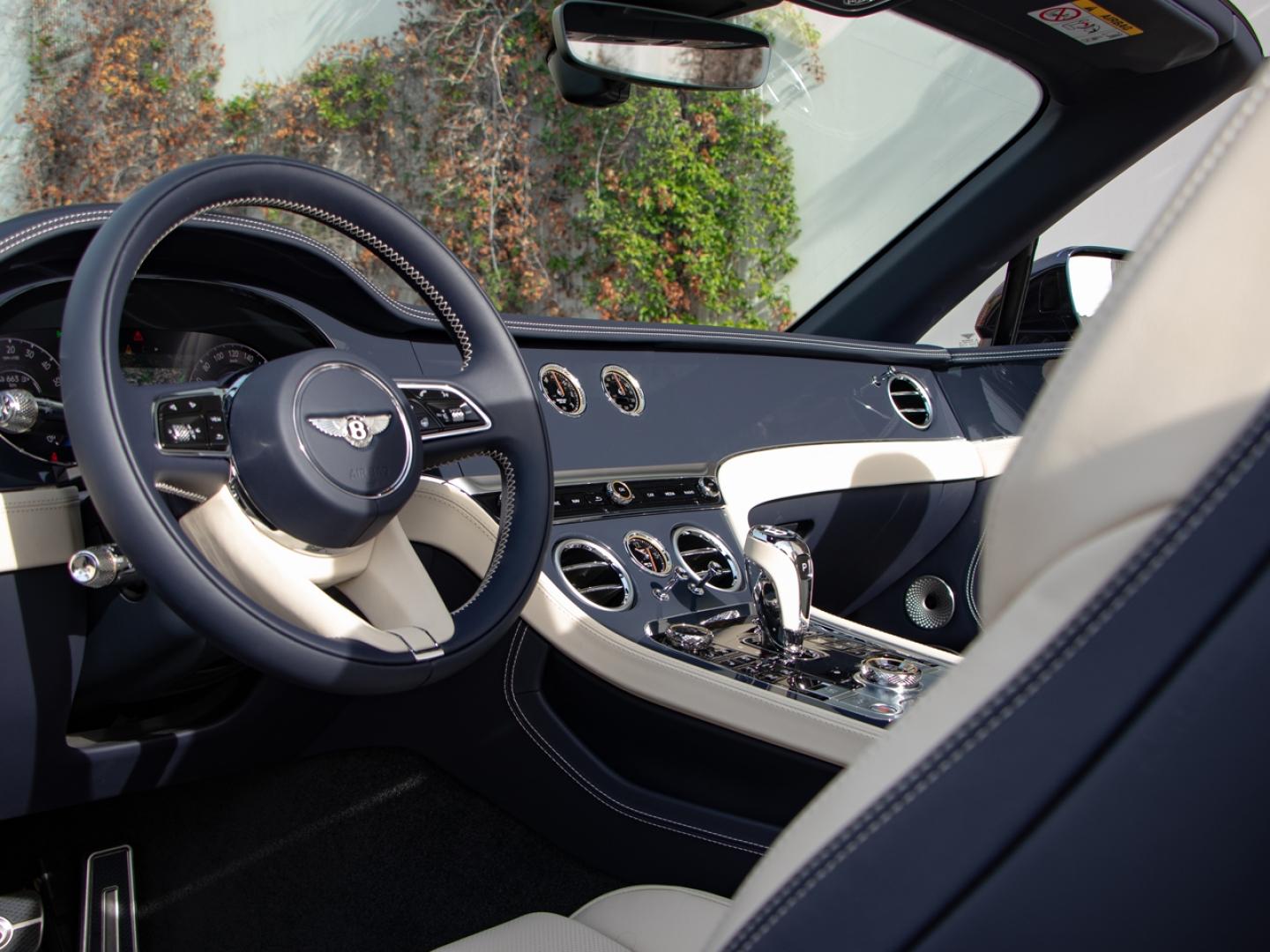 Image BENTLEY CONTINENTAL GTC V8 4.0 Hybrid 680ch