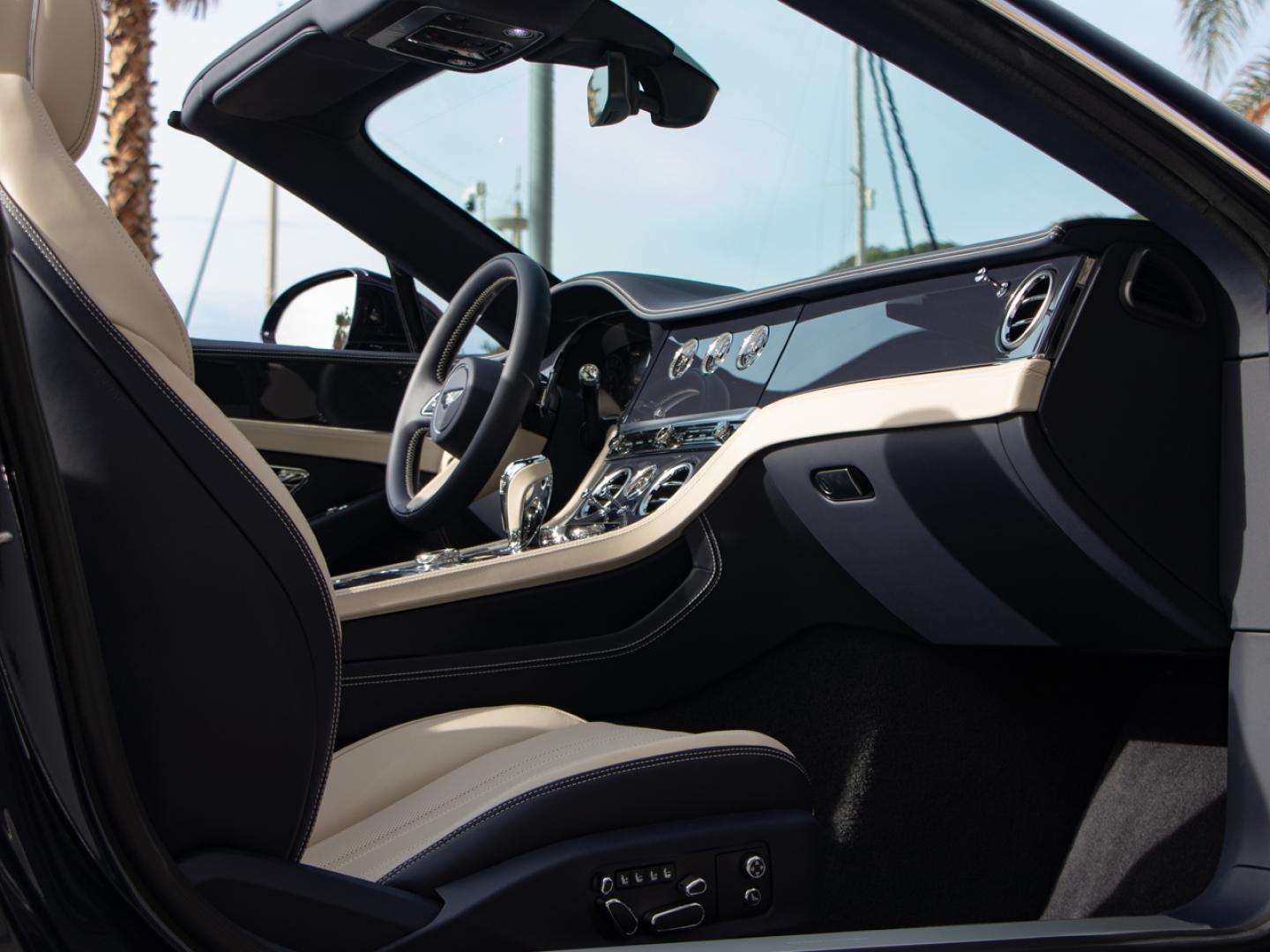 Image BENTLEY CONTINENTAL GTC V8 4.0 Hybrid 680ch