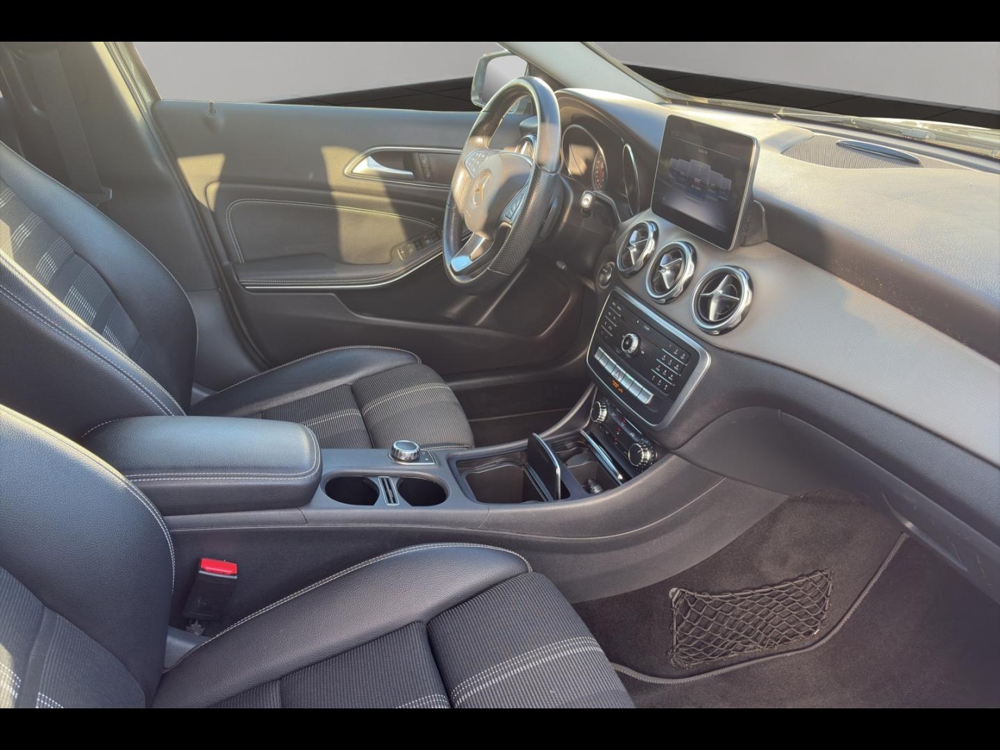 Image MERCEDES-BENZ GLA 220 d 170ch Sensation 7G-DCT Euro6c