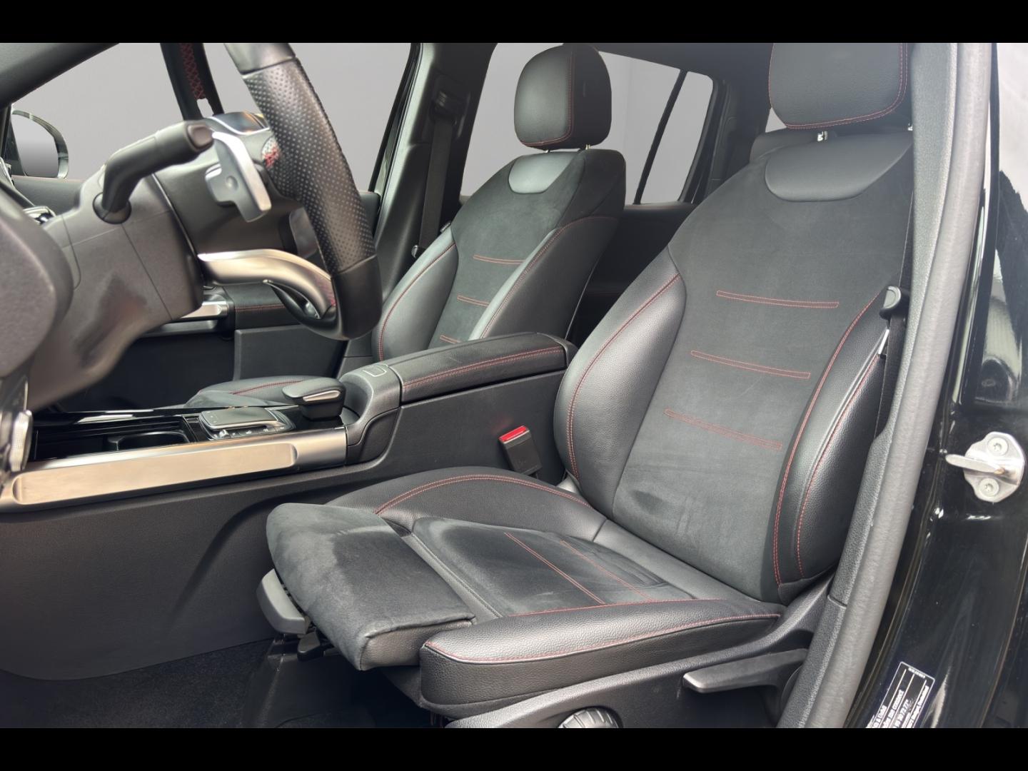 Image MERCEDES-BENZ GLB 220d 190ch AMG Line 4Matic 8G DCT