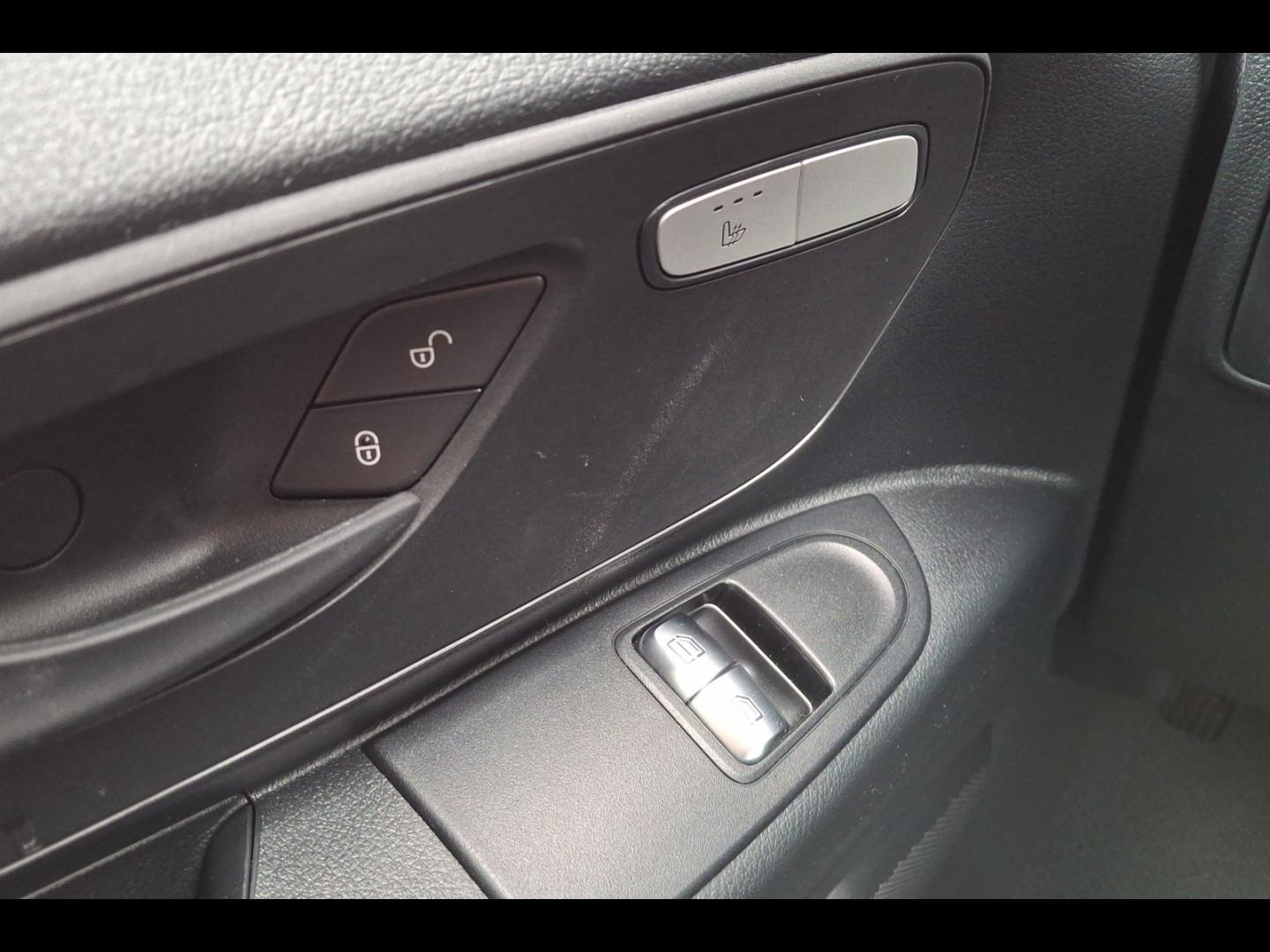 Image MERCEDES-BENZ Vito Fg eVito 129 204ch Long batterie 90 kWh