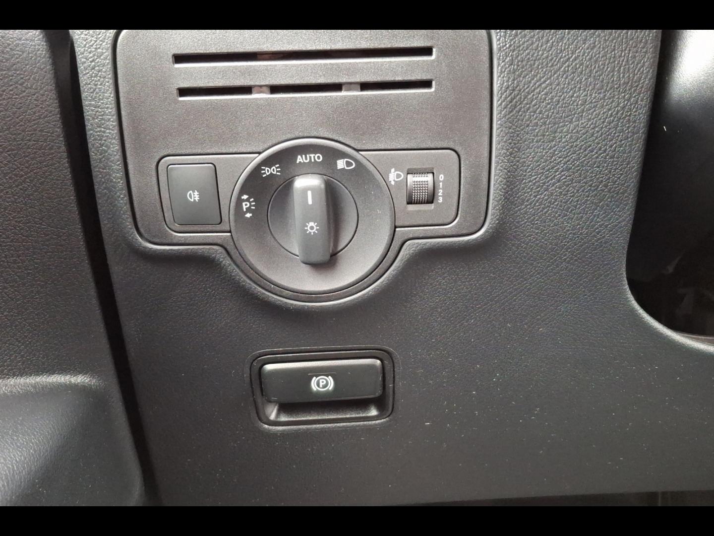 Image MERCEDES-BENZ Vito Fg eVito 129 204ch Long batterie 90 kWh