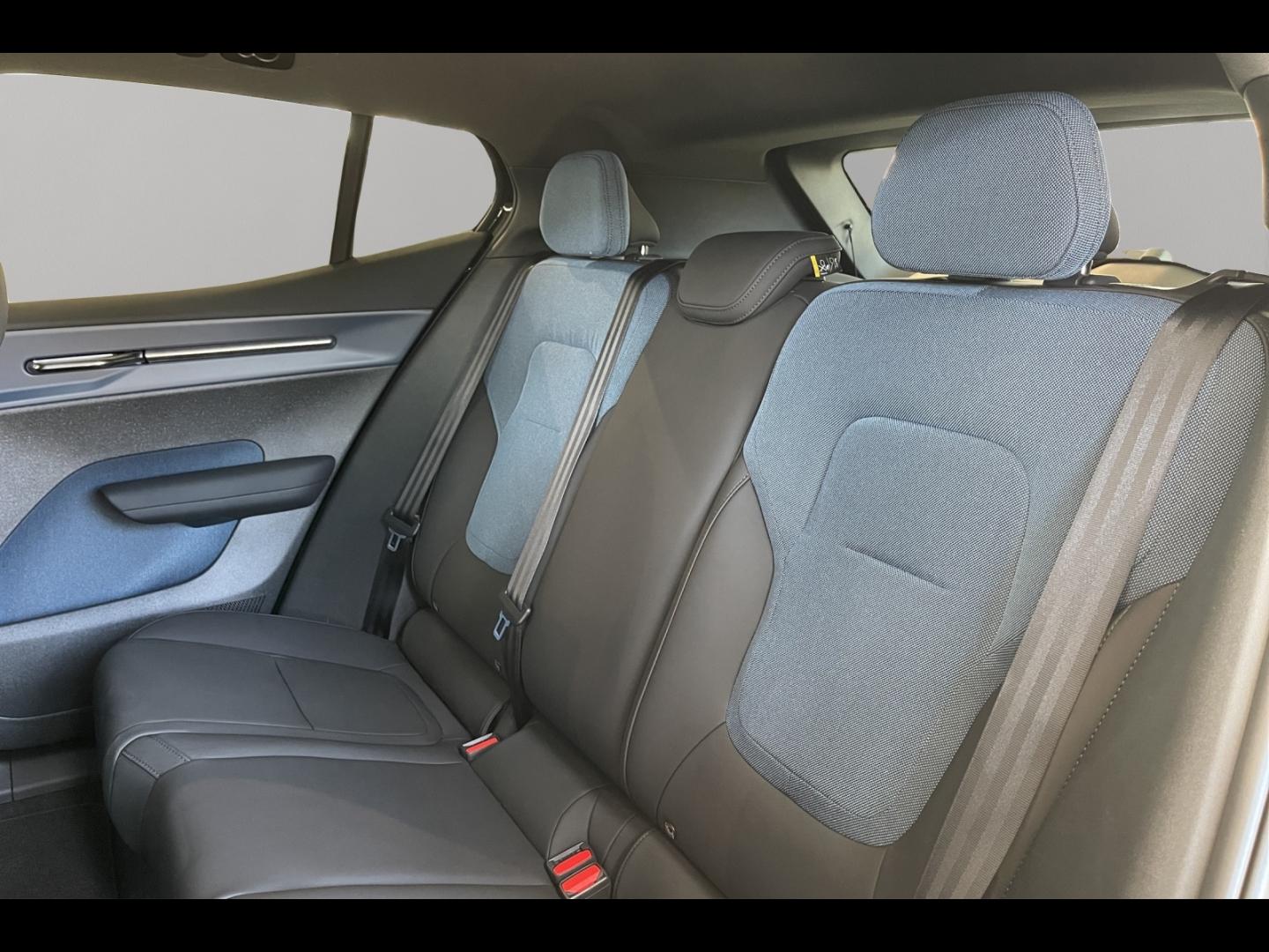 Image VOLVO EX30 P5 Long Range 272ch 69kWh Black Edition