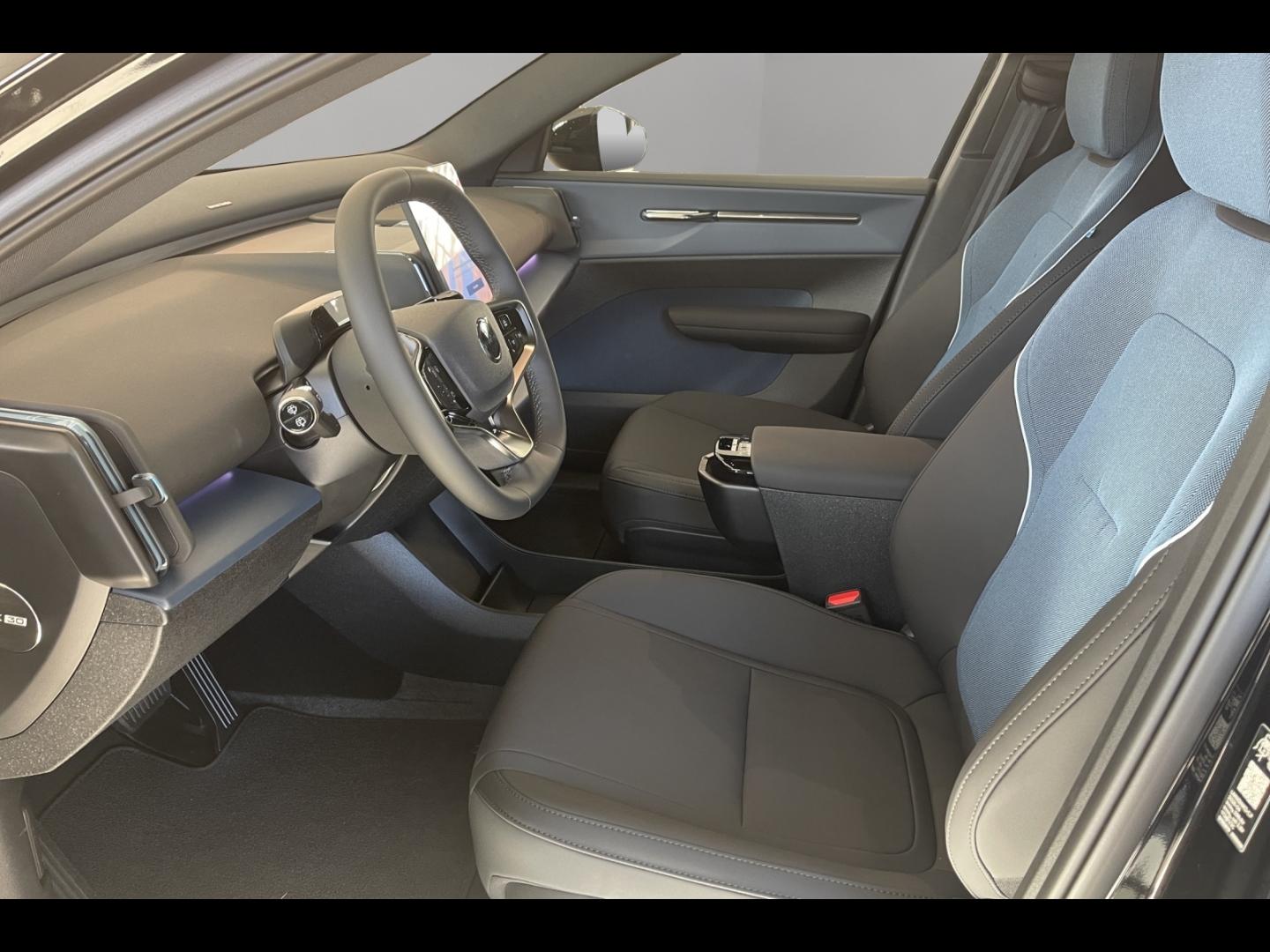 Image VOLVO EX30 P5 Long Range 272ch 69kWh Black Edition