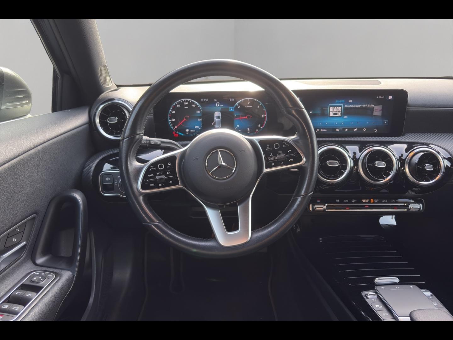 Image MERCEDES-BENZ Classe A 180d 116ch Style Line 8G-DCT