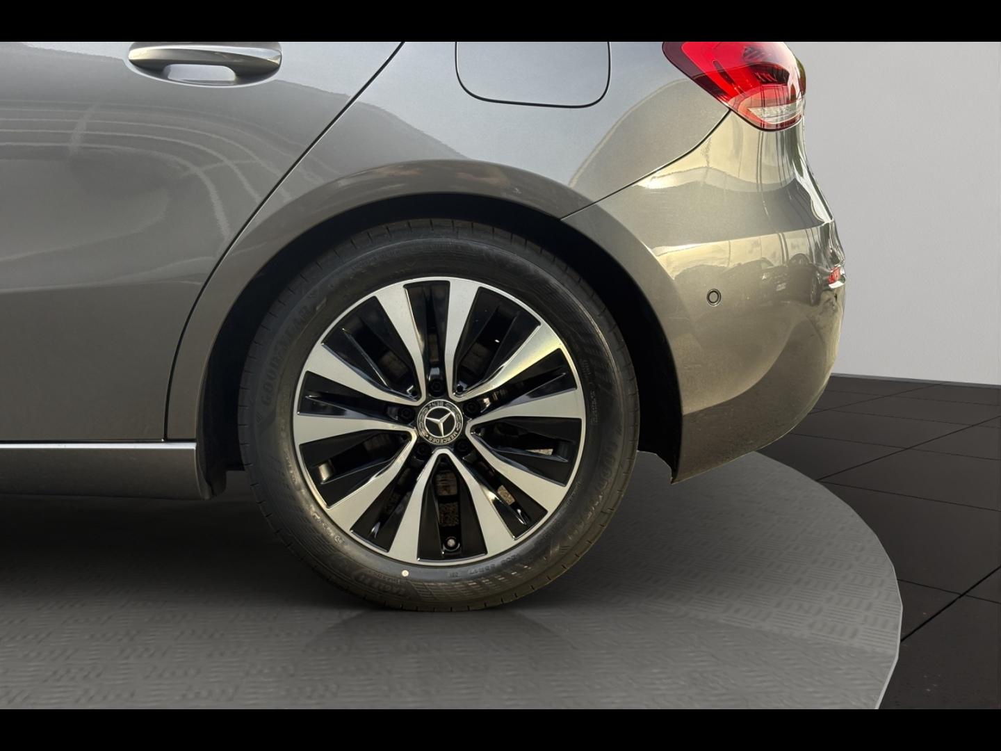 Image MERCEDES-BENZ Classe A 180d 116ch Style Line 8G-DCT