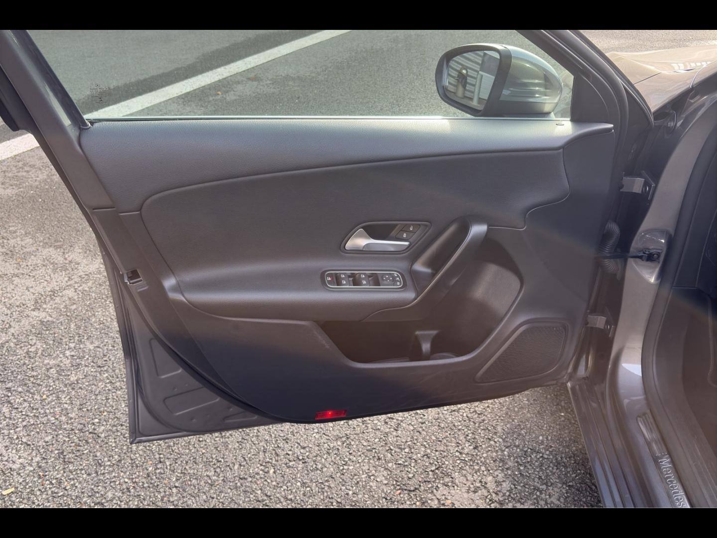 Image MERCEDES-BENZ Classe A 180d 116ch Style Line 8G-DCT