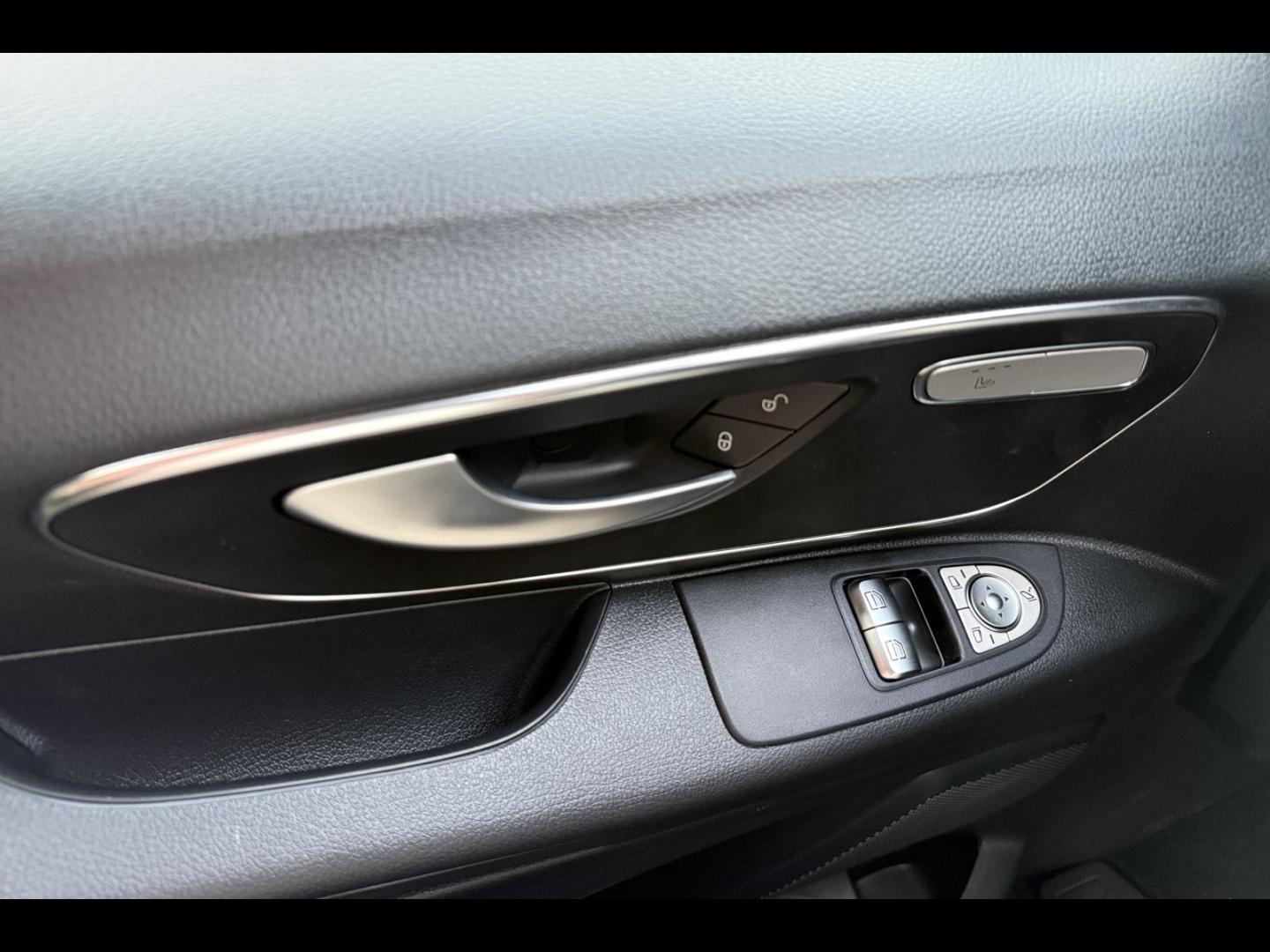 Image MERCEDES-BENZ Vito Tourer 116 CDI Long Select 9G-Tronic