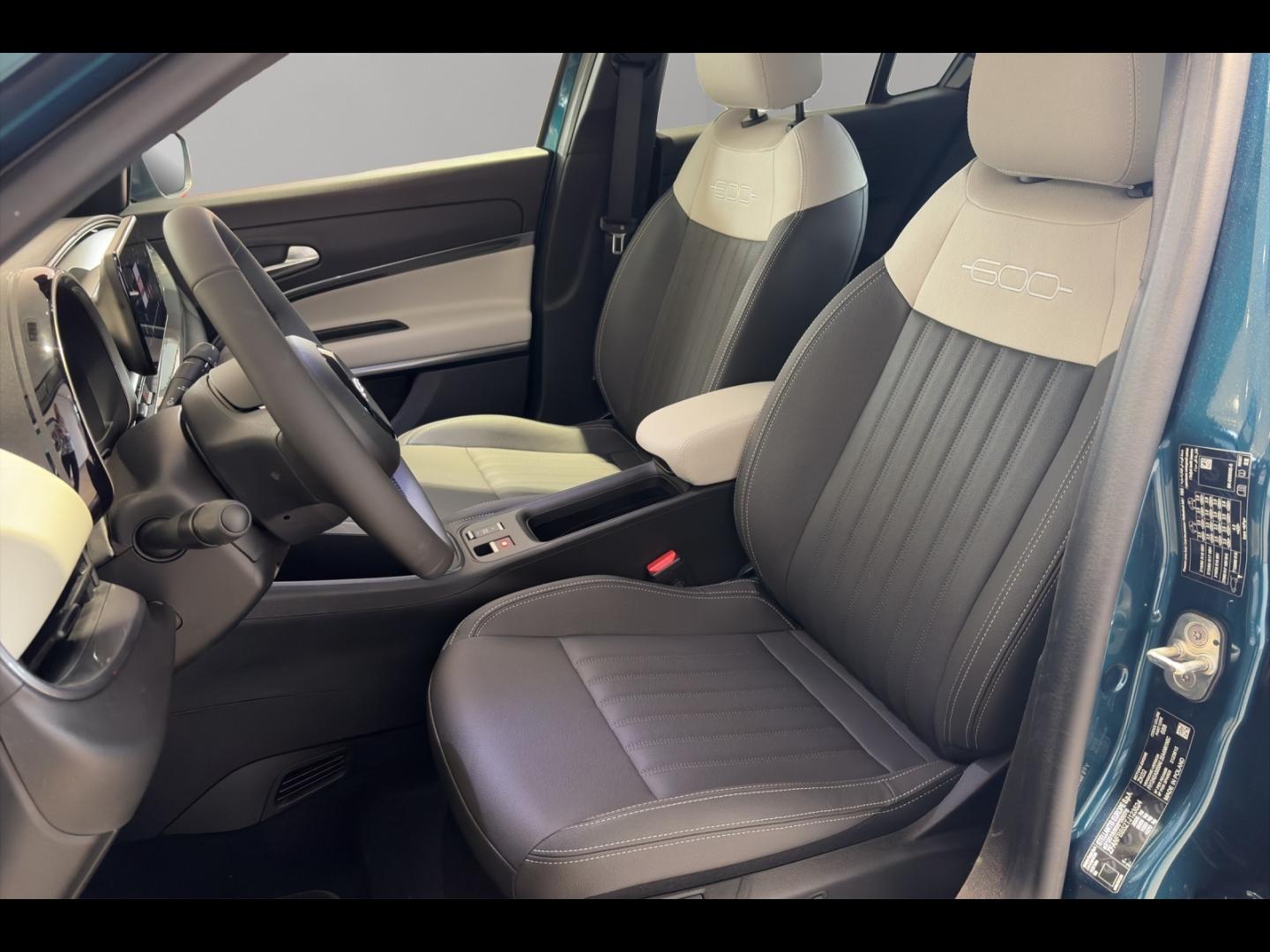 Image FIAT 600 e 156ch 54kWh La Prima