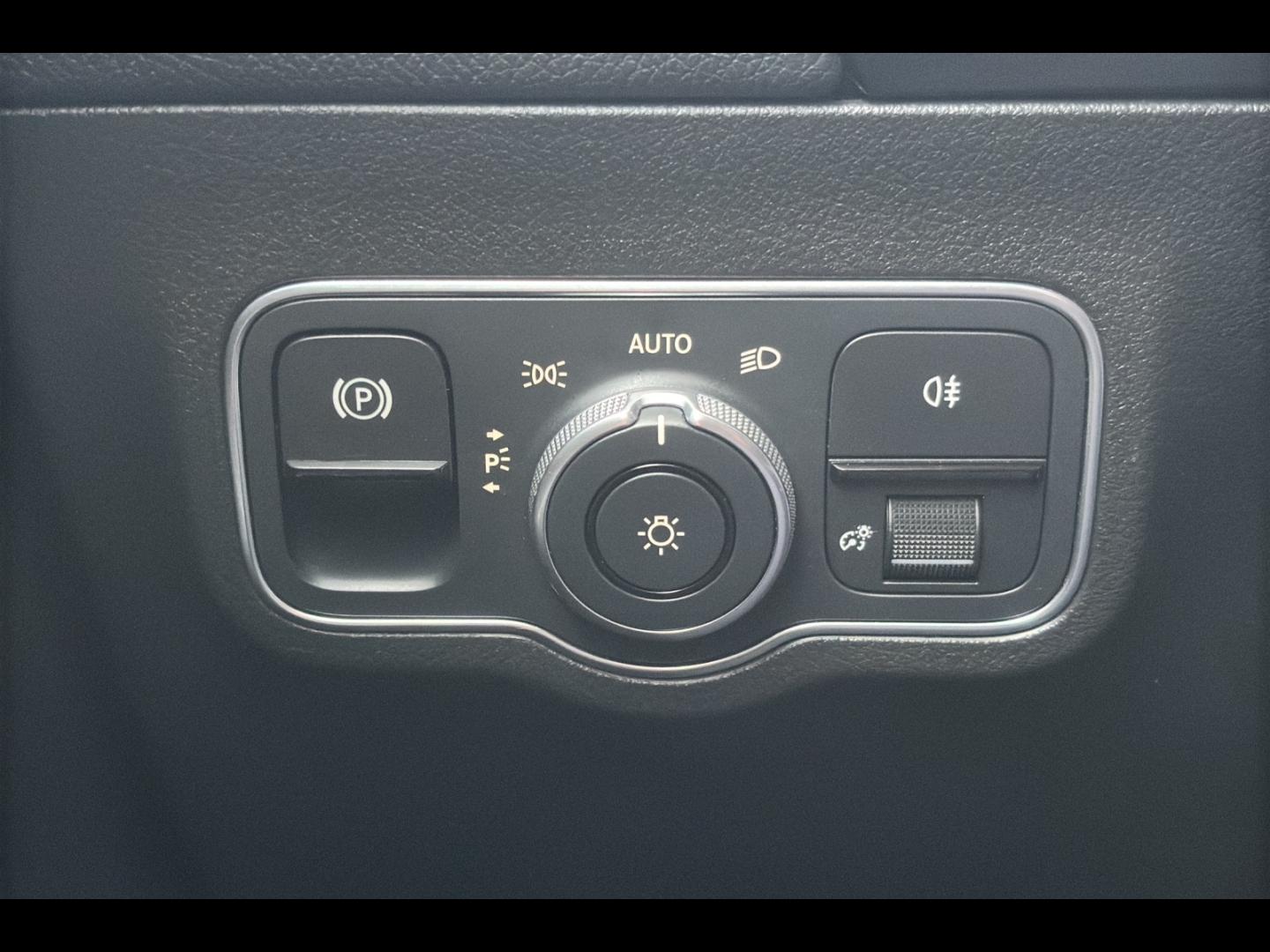Image MERCEDES-BENZ GLA 200 d 150ch Business Line 8G-DCT