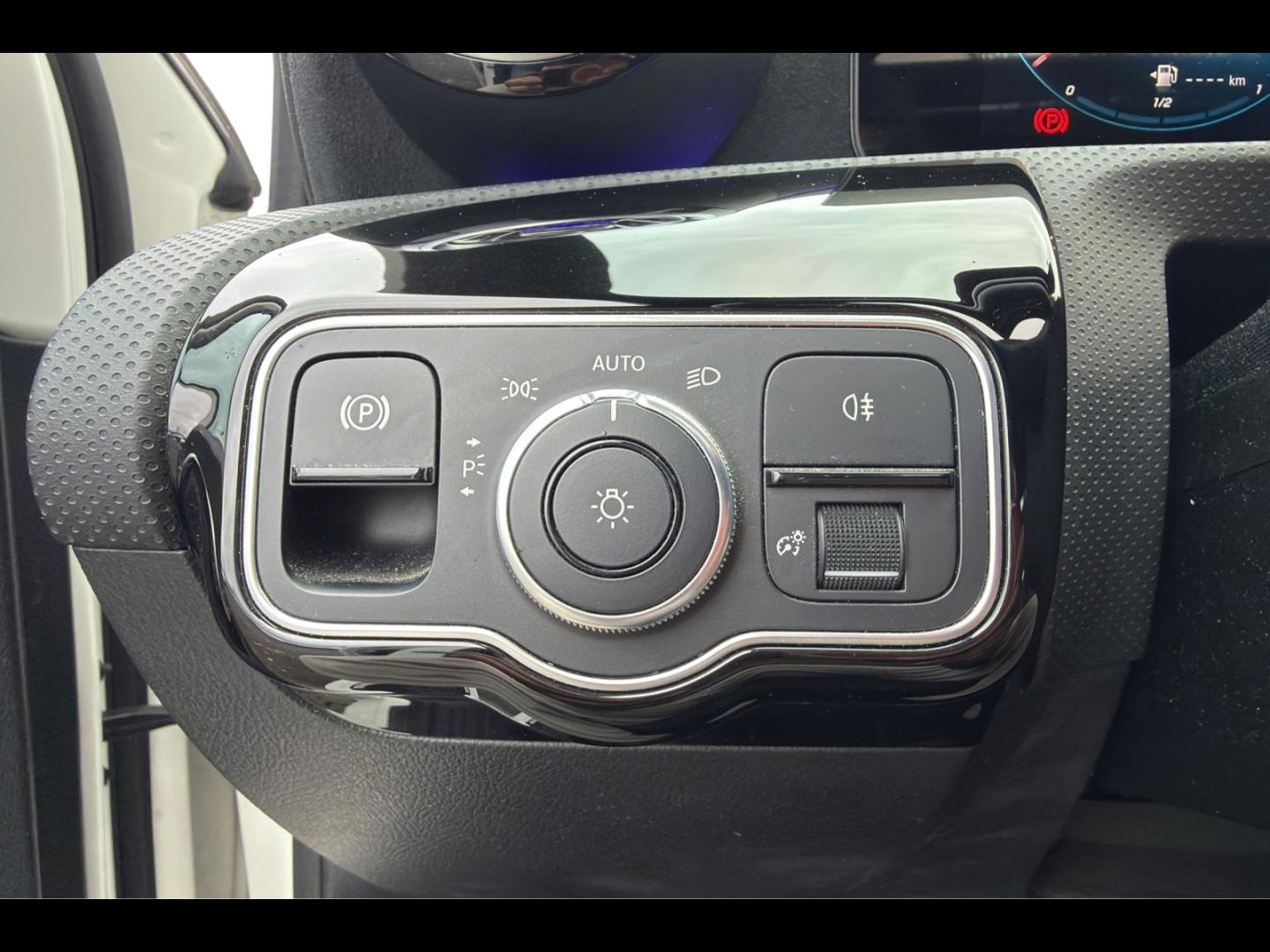 Image MERCEDES-BENZ Classe A 250 e 160+102ch AMG Line 8G-DCT 8cv