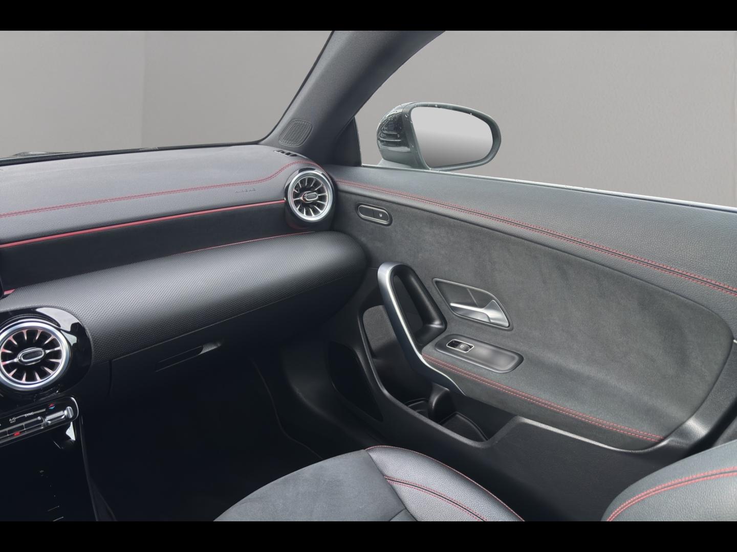 Image MERCEDES-BENZ CLA 200 d 150ch AMG Line 8G-DCT 8cv