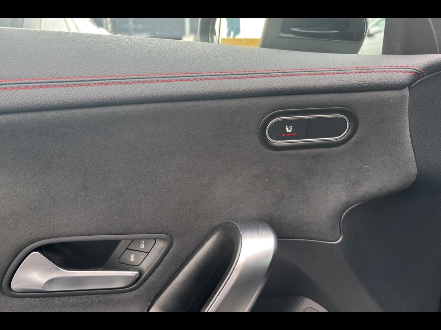 Image MERCEDES-BENZ CLA 200 d 150ch AMG Line 8G-DCT 8cv