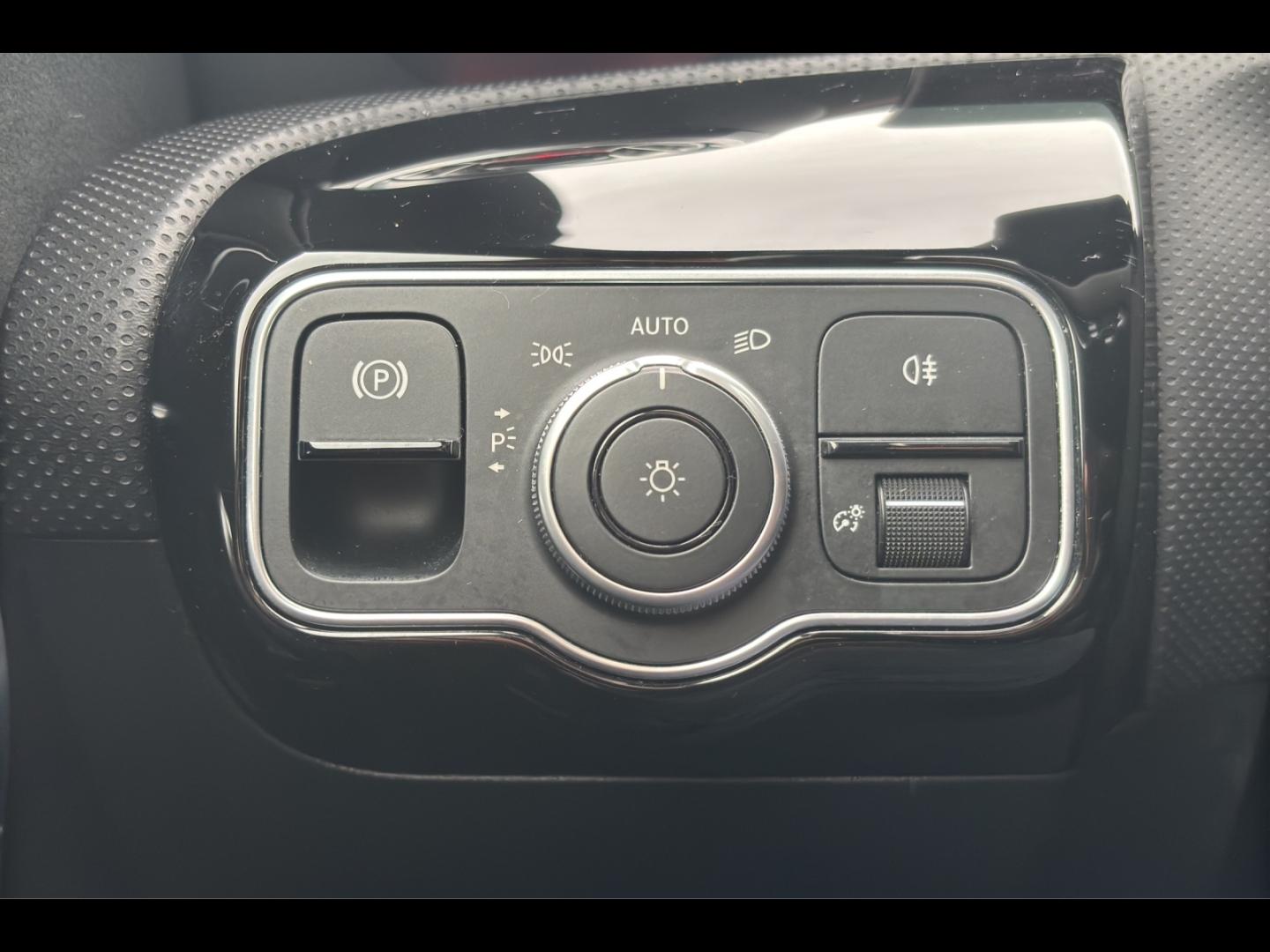 Image MERCEDES-BENZ CLA 200 d 150ch AMG Line 8G-DCT 8cv
