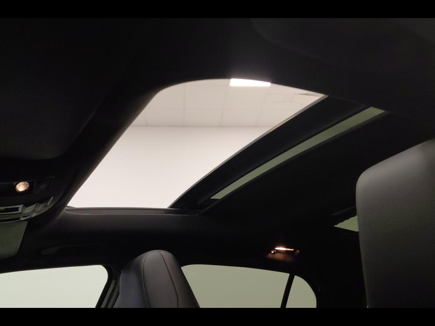 Image MERCEDES-BENZ GLA 250 Fascination 7G-DCT