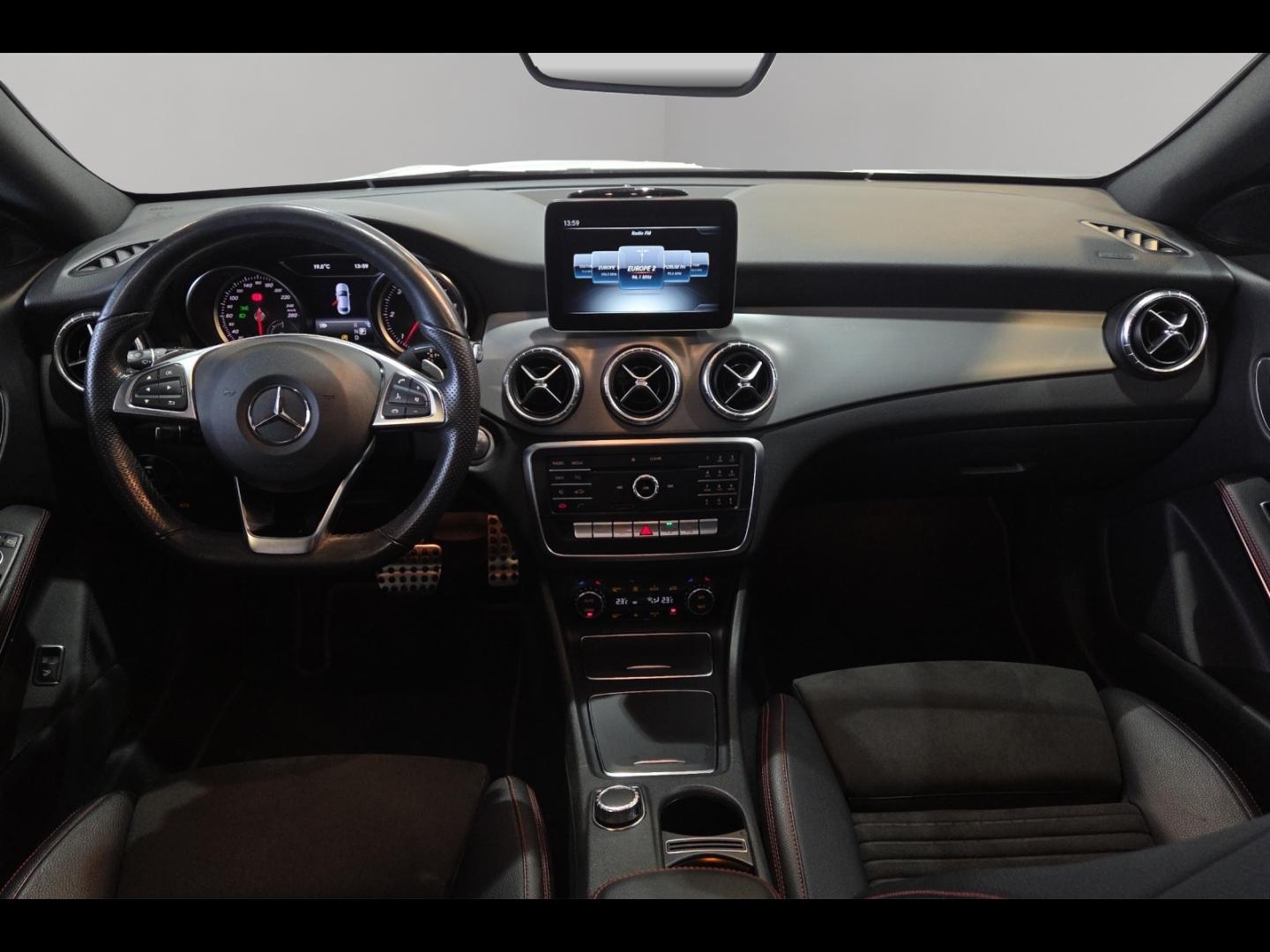 Image MERCEDES-BENZ CLA 200 d Fascination 7G-DCT